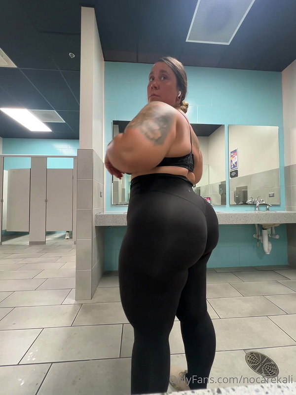 Thick bbw fucks dildo_616243e2