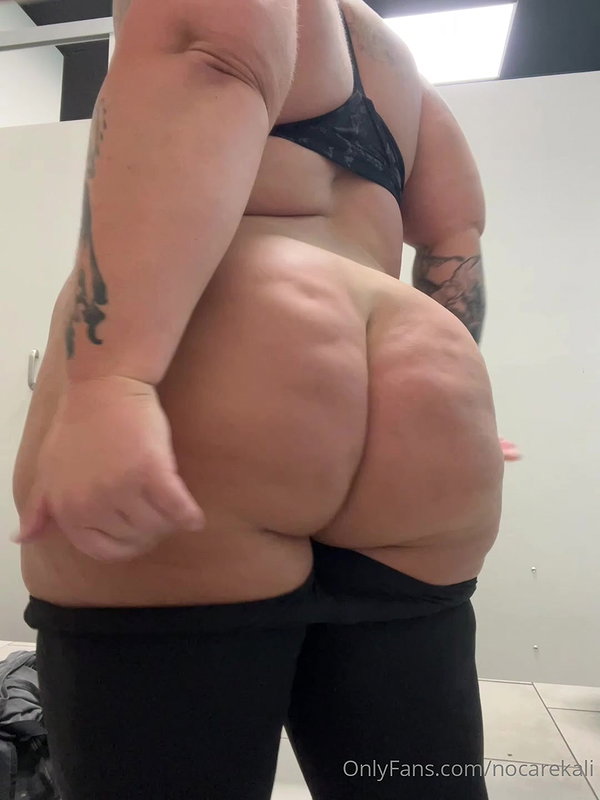 Thick bbw fucks dildo_616243e2