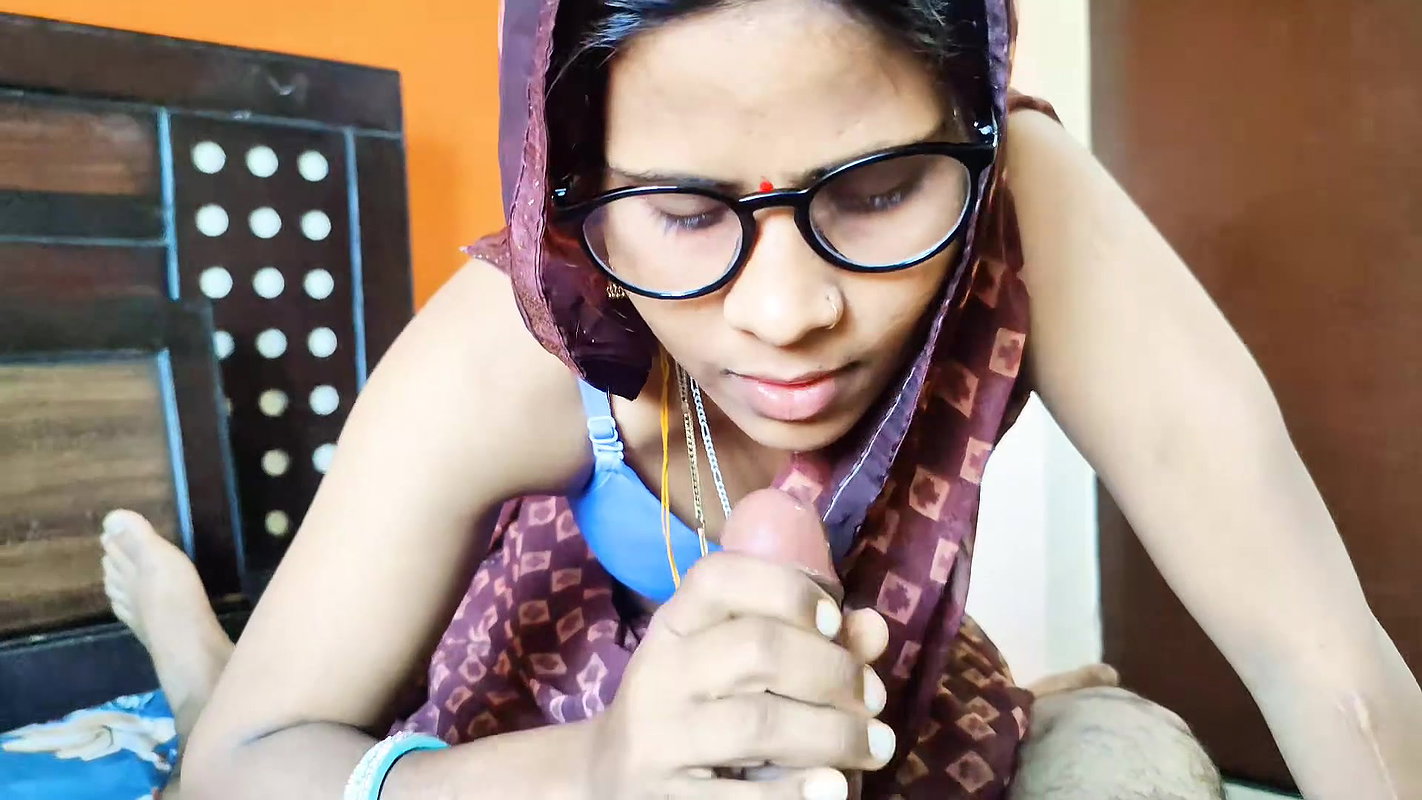 The sister-in-law of the Desi village takes semen in her mouth with a big desi cock.