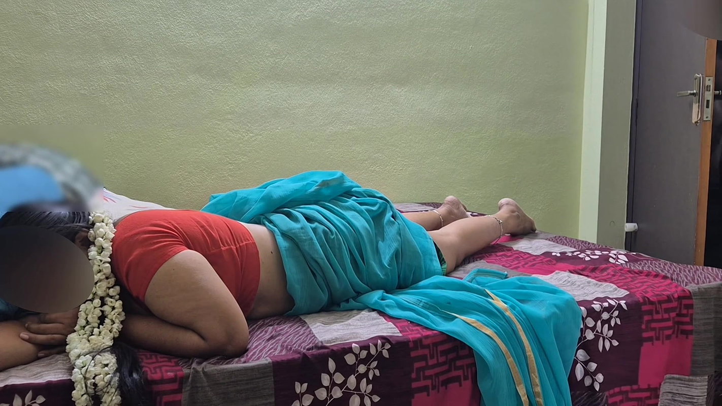 Sexy Body Desi Wife in Red Blouse & Saree Missionary and Doggy Style Pussy Creampie Fucking