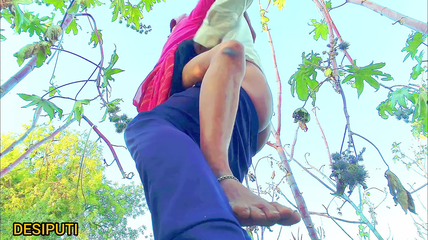 Please mat chodo mujhe koi dekh lega, are Koi nahin dekhega chalo taiyar ho jao