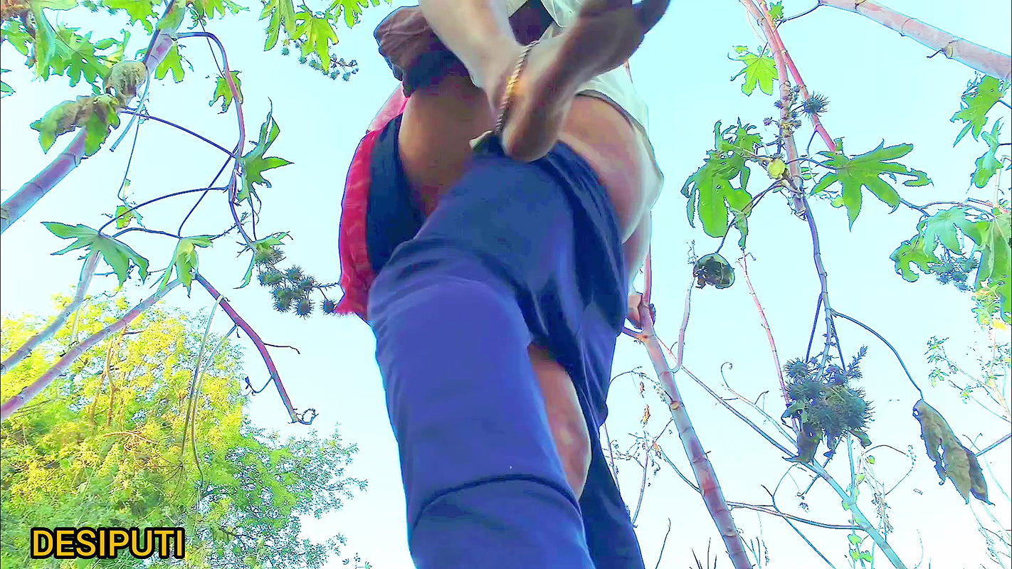 Please mat chodo mujhe koi dekh lega, are Koi nahin dekhega chalo taiyar ho jao