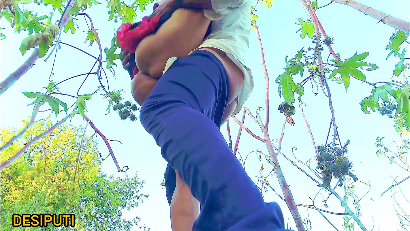 Please mat chodo mujhe koi dekh lega, are Koi nahin dekhega chalo taiyar ho jao