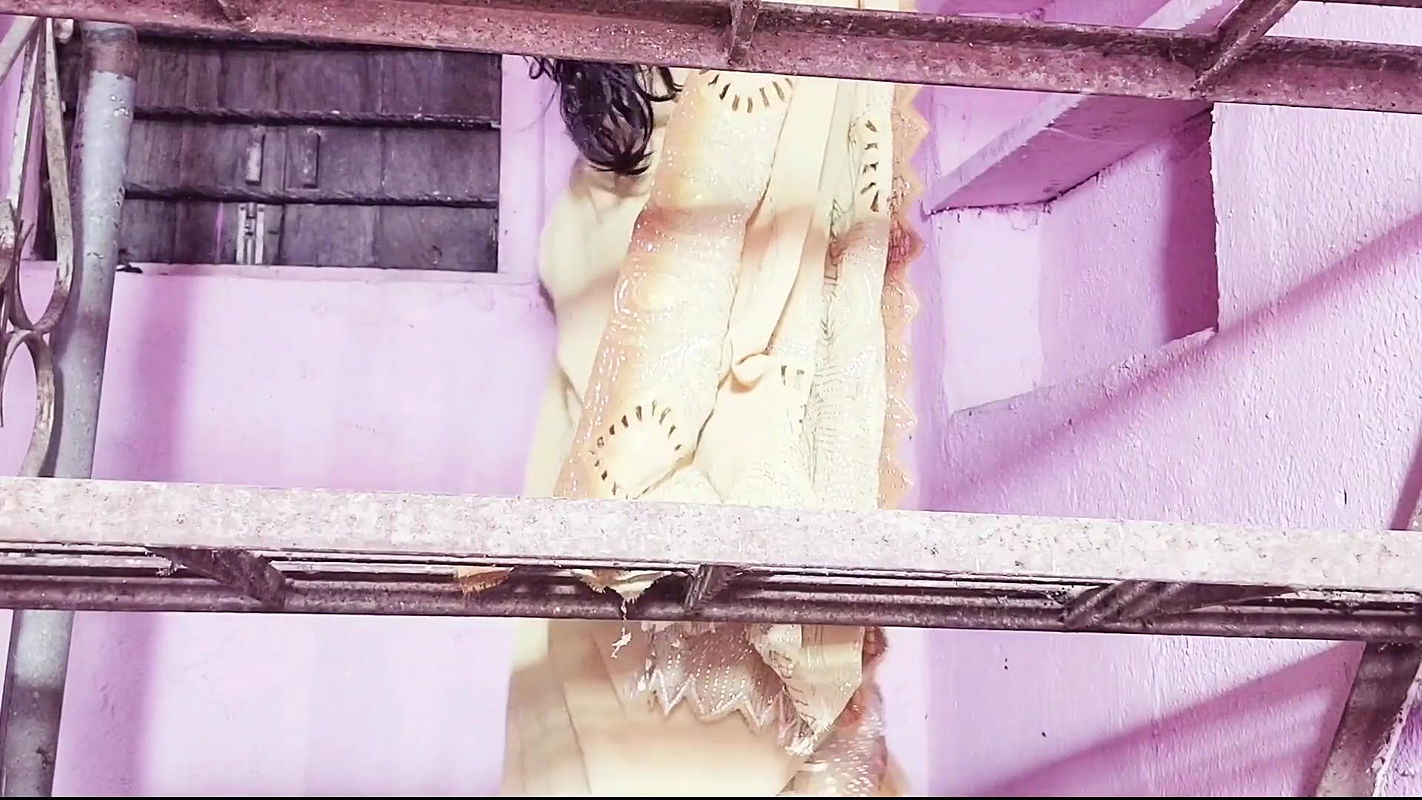 Desi bhabhi jina par jakar apane husband ke sath kiya galat kam.