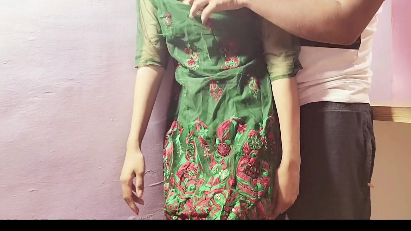 Desi bhabhi ko devar ne Kone me lekar choda.