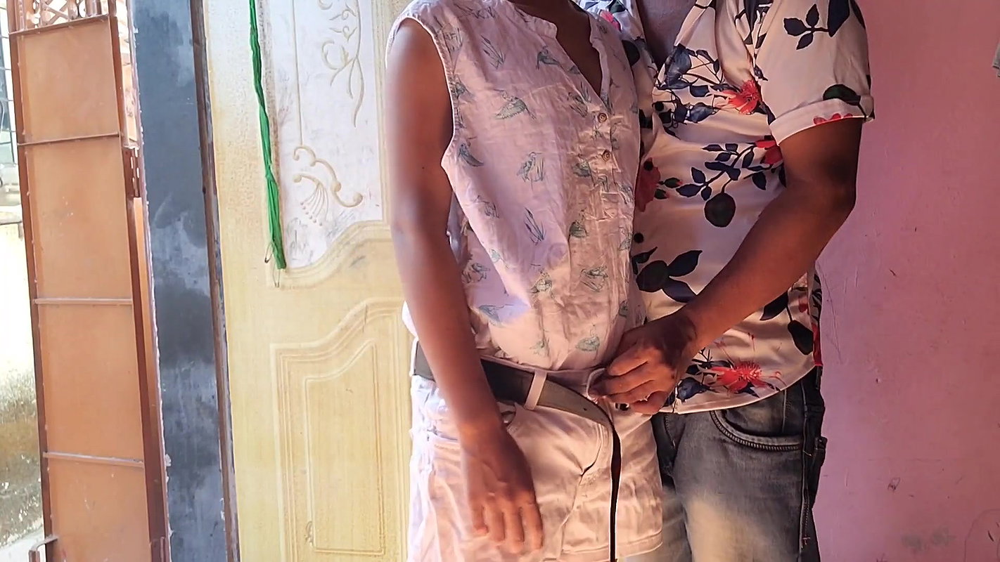 Desi bhabhi ko devar outdoor lekar choda.