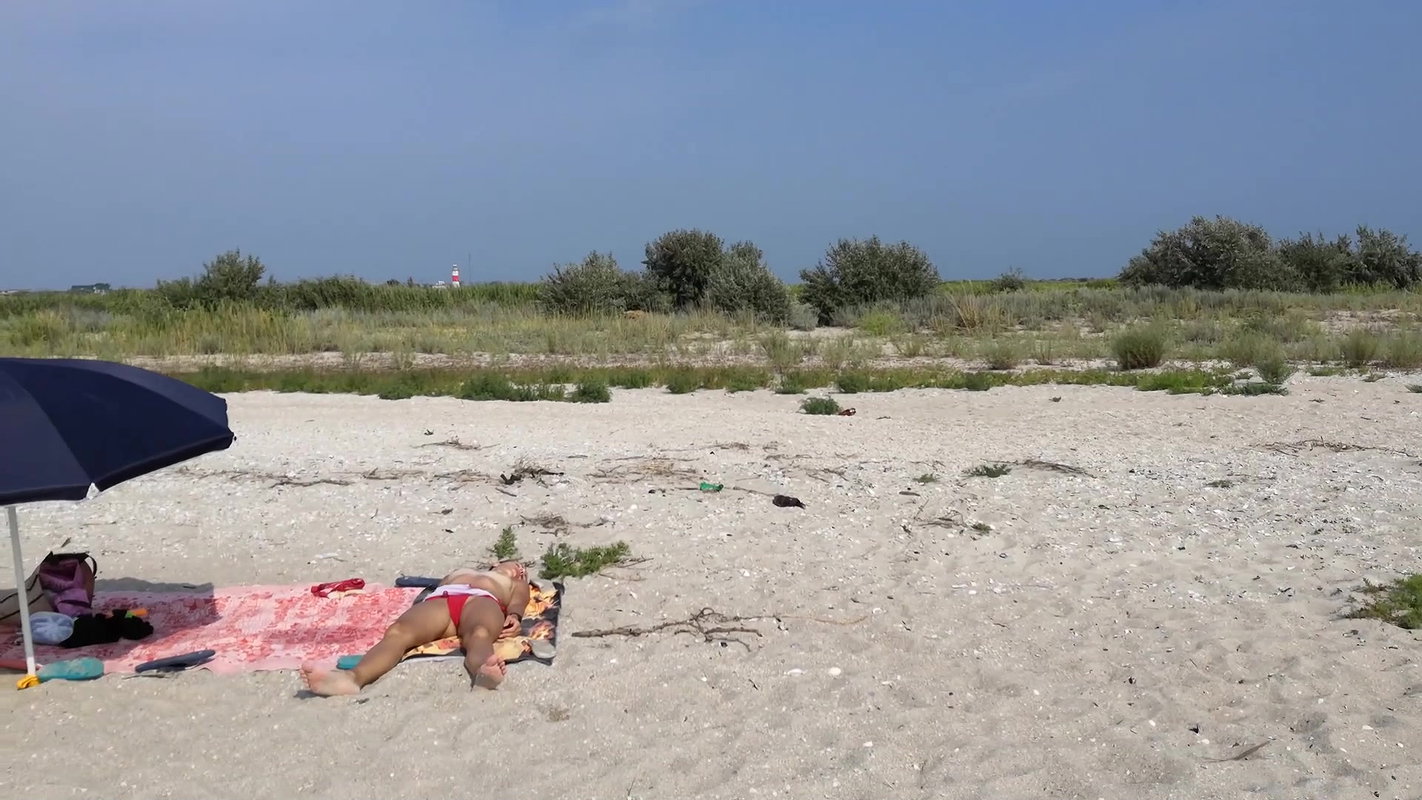 Horny stud pick up a sun-kissed slut on the beach and fuck her tight pussy raw missionary in their hotel room_5d6975a9