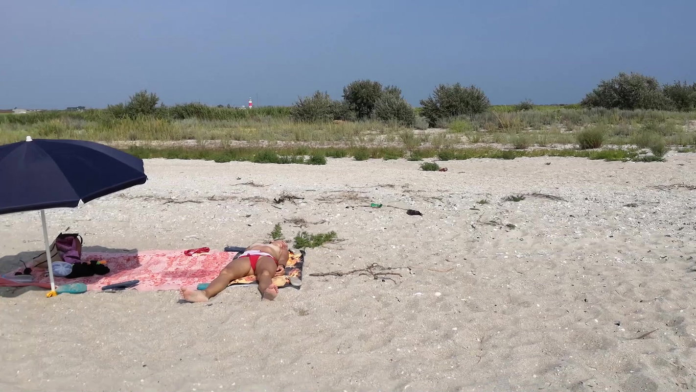 Horny stud pick up a sun-kissed slut on the beach and fuck her tight pussy raw missionary in their hotel room_5d6975a9