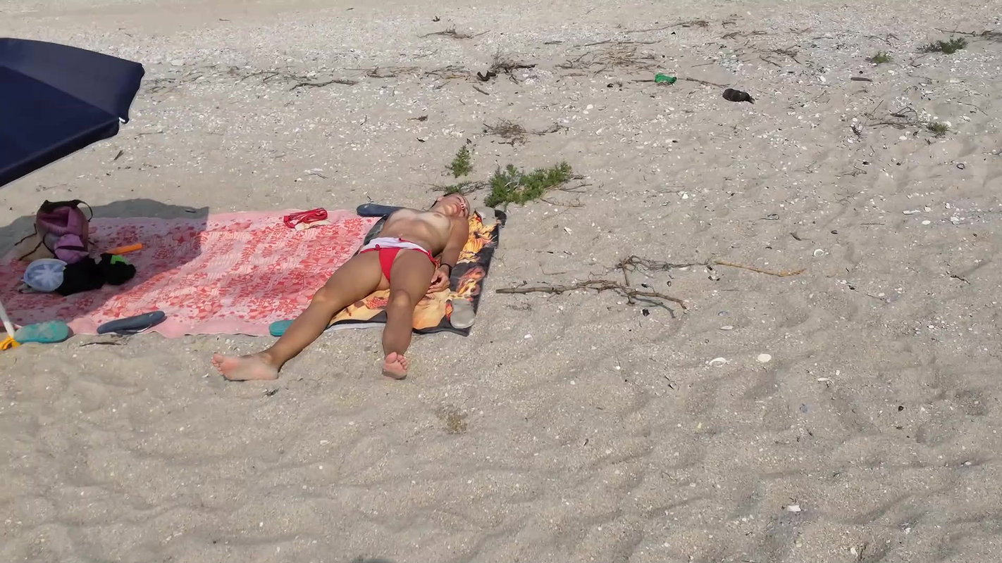 Horny stud pick up a sun-kissed slut on the beach and fuck her tight pussy raw missionary in their hotel room_5d6975a9