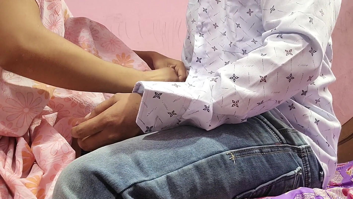 Desi bhabhi ko night pahankar dekha to maja aya or choda.