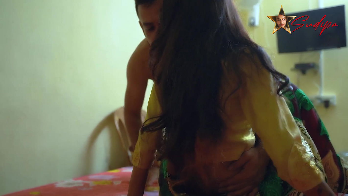 Desi bhabhi ko pati ne chod diya saree utaar ke (Hindi audio).