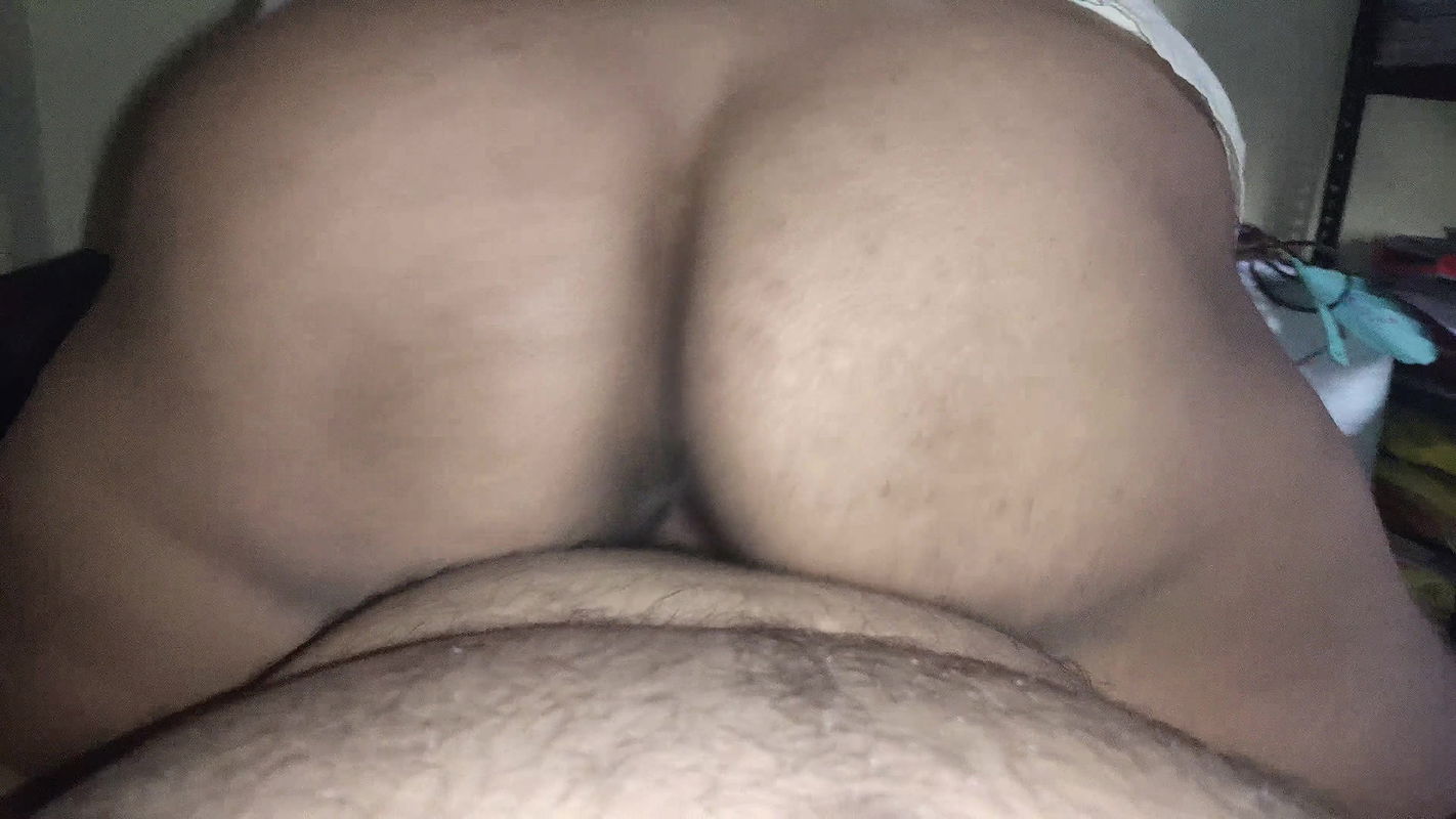 Desi Bhabhi ko pichhe se dost ne kiya.