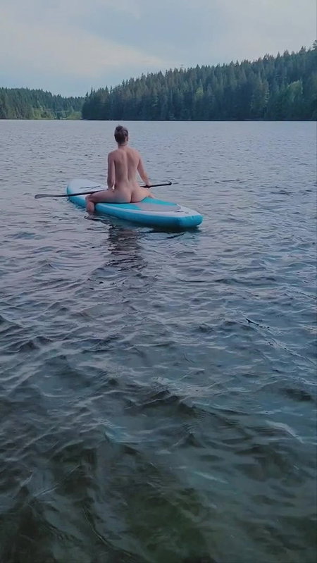 I met her on the beach and she asked me to fuck her really hard in the bushes_00f25123