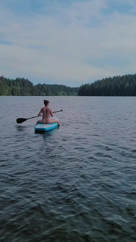 I met her on the beach and she asked me to fuck her really hard in the bushes_00f25123