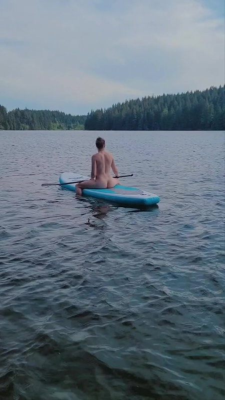 I met her on the beach and she asked me to fuck her really hard in the bushes_00f25123