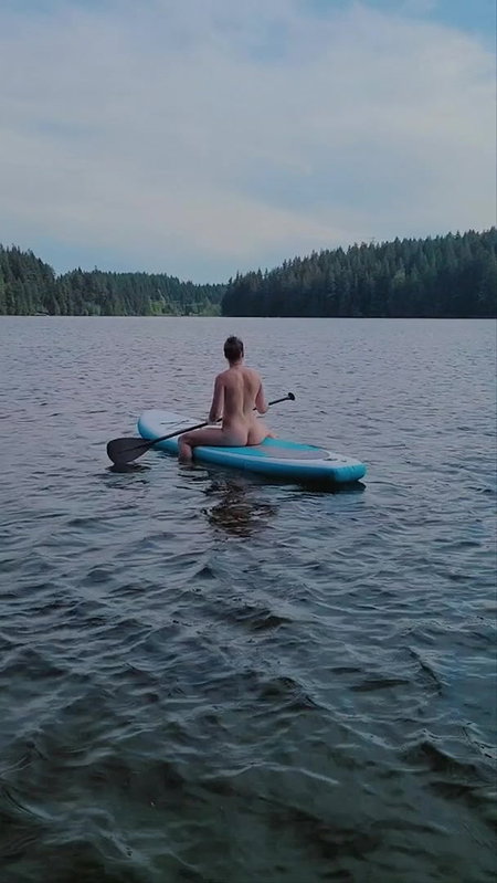 I met her on the beach and she asked me to fuck her really hard in the bushes_00f25123