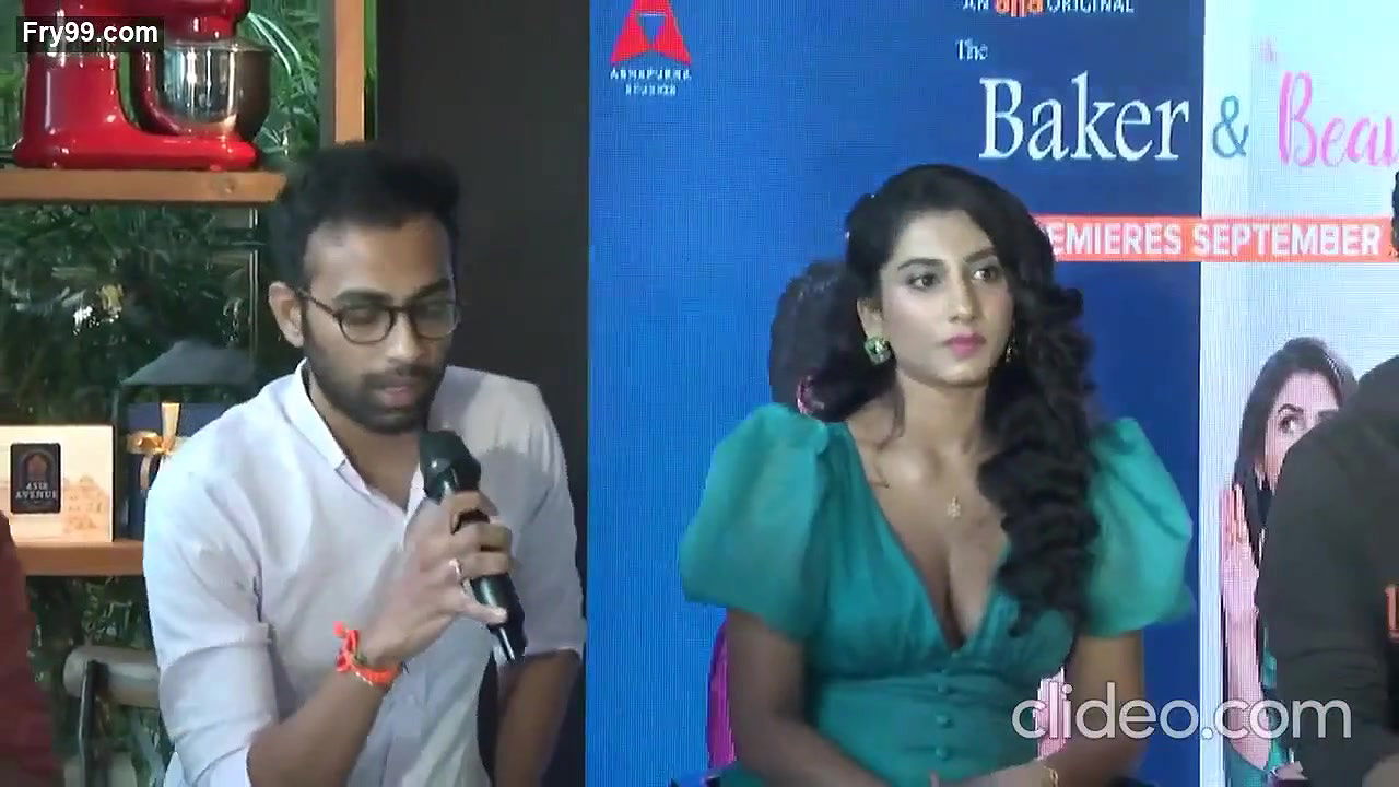 Vishnu priya Hottest Cleavage Show