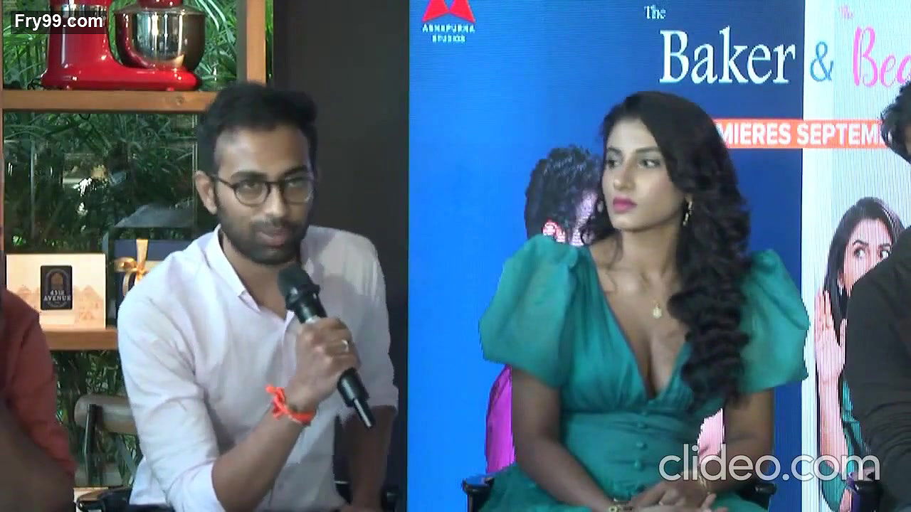 Vishnu priya Hottest Cleavage Show