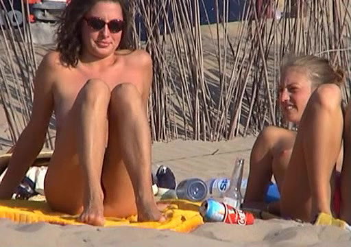 Hot Friend Flash Tanned Tits And Ass At The Beach_50da9c62