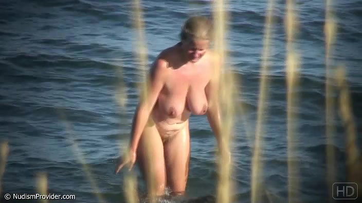 Voyeur beach masturbate milf and brunette fuck machine squirt These women have thick_418664ee