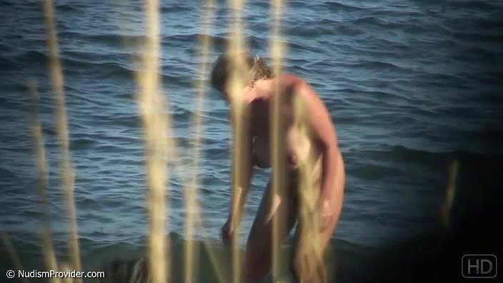 Voyeur beach masturbate milf and brunette fuck machine squirt These women have thick_418664ee
