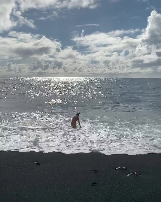 Bikini beach-red and blue_e024f088