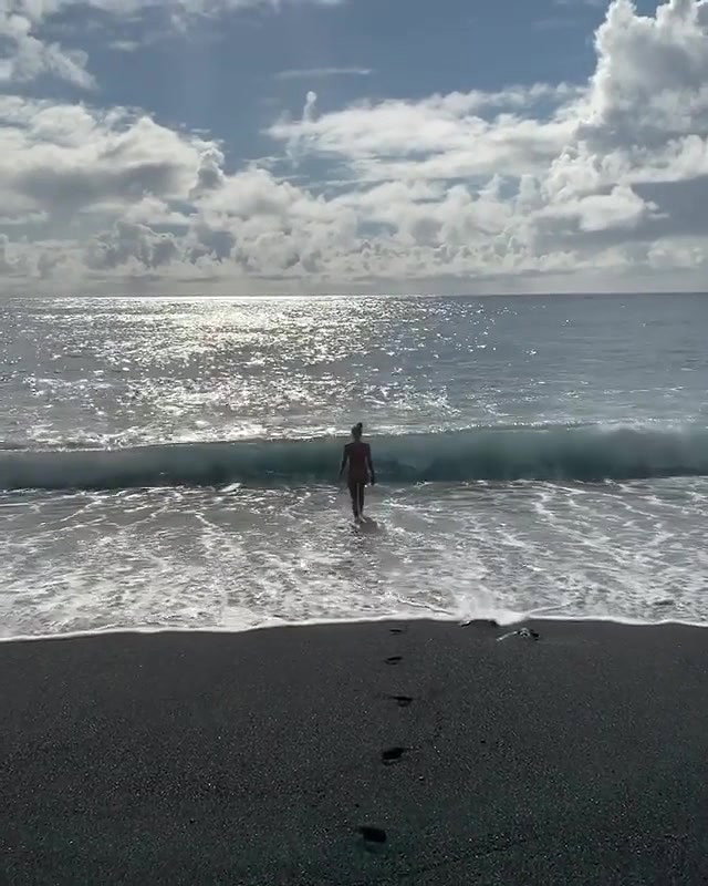 Bikini beach-red and blue_e024f088