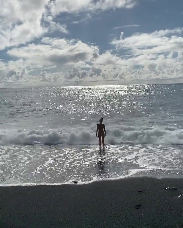 Bikini beach-red and blue_e024f088