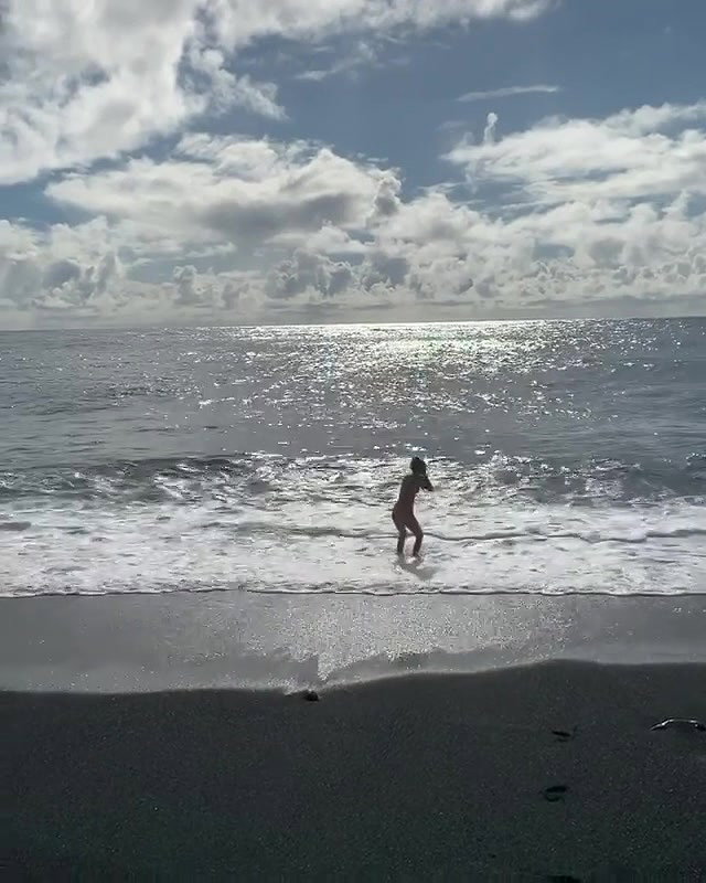 Bikini beach-red and blue_e024f088