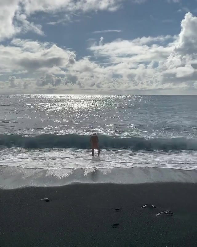 Bikini beach-red and blue_e024f088