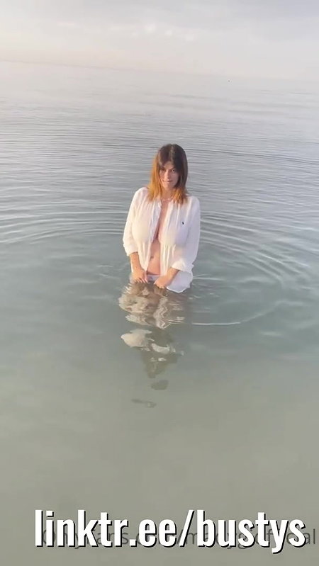 Unforgettable Beach Day She Went Bare and Created Waves After a Wild Oral Adventure on the Boat_21614896