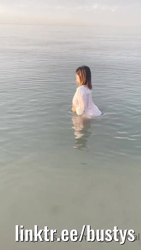 Unforgettable Beach Day She Went Bare and Created Waves After a Wild Oral Adventure on the Boat_21614896