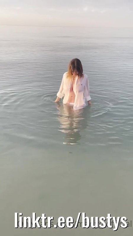 Unforgettable Beach Day She Went Bare and Created Waves After a Wild Oral Adventure on the Boat_21614896