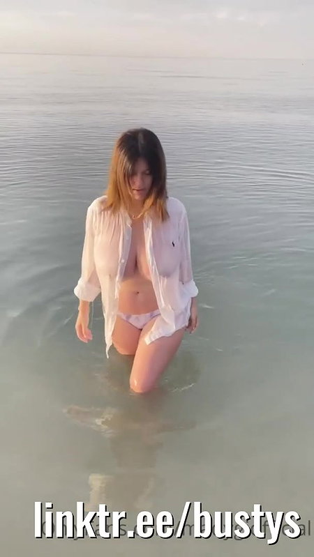 Unforgettable Beach Day She Went Bare and Created Waves After a Wild Oral Adventure on the Boat_21614896