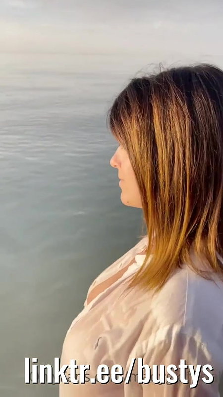 Unforgettable Beach Day She Went Bare and Created Waves After a Wild Oral Adventure on the Boat_21614896