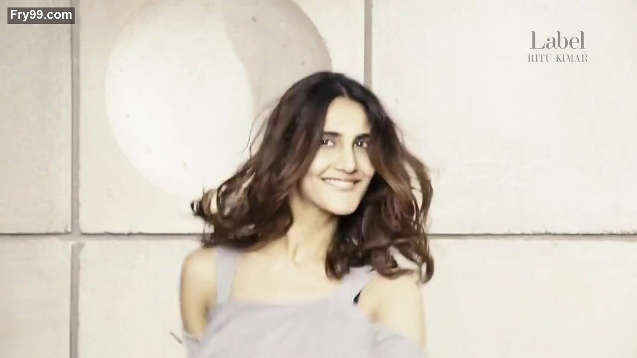 Vani Kapoor STrips to Bra Hot Show