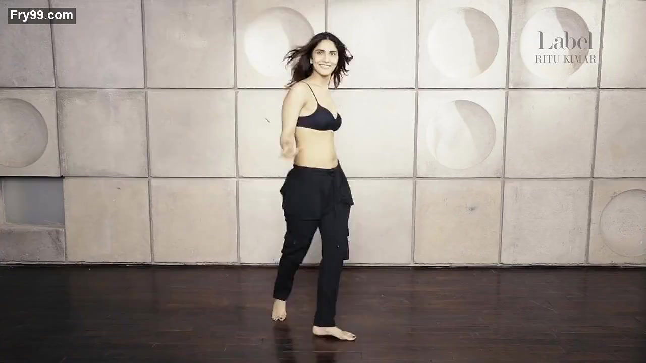 Vani Kapoor STrips to Bra Hot Show