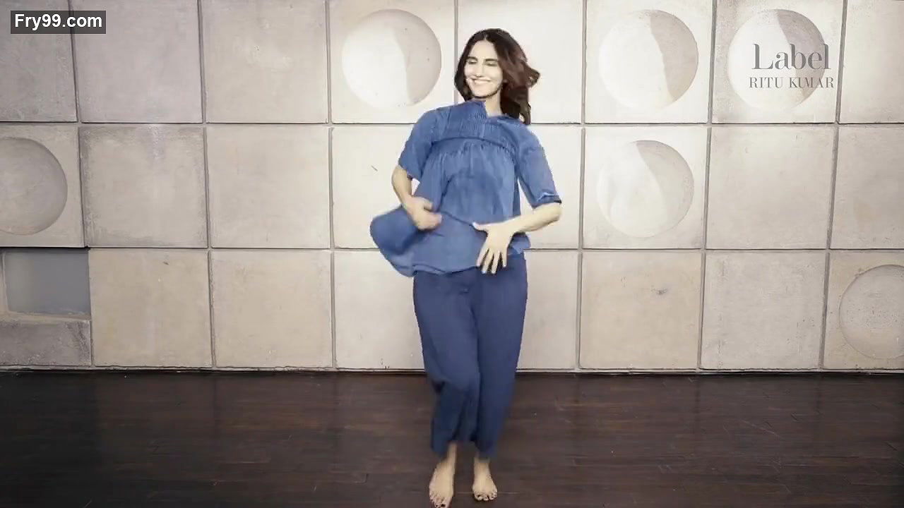 Vani Kapoor STrips to Bra Hot Show