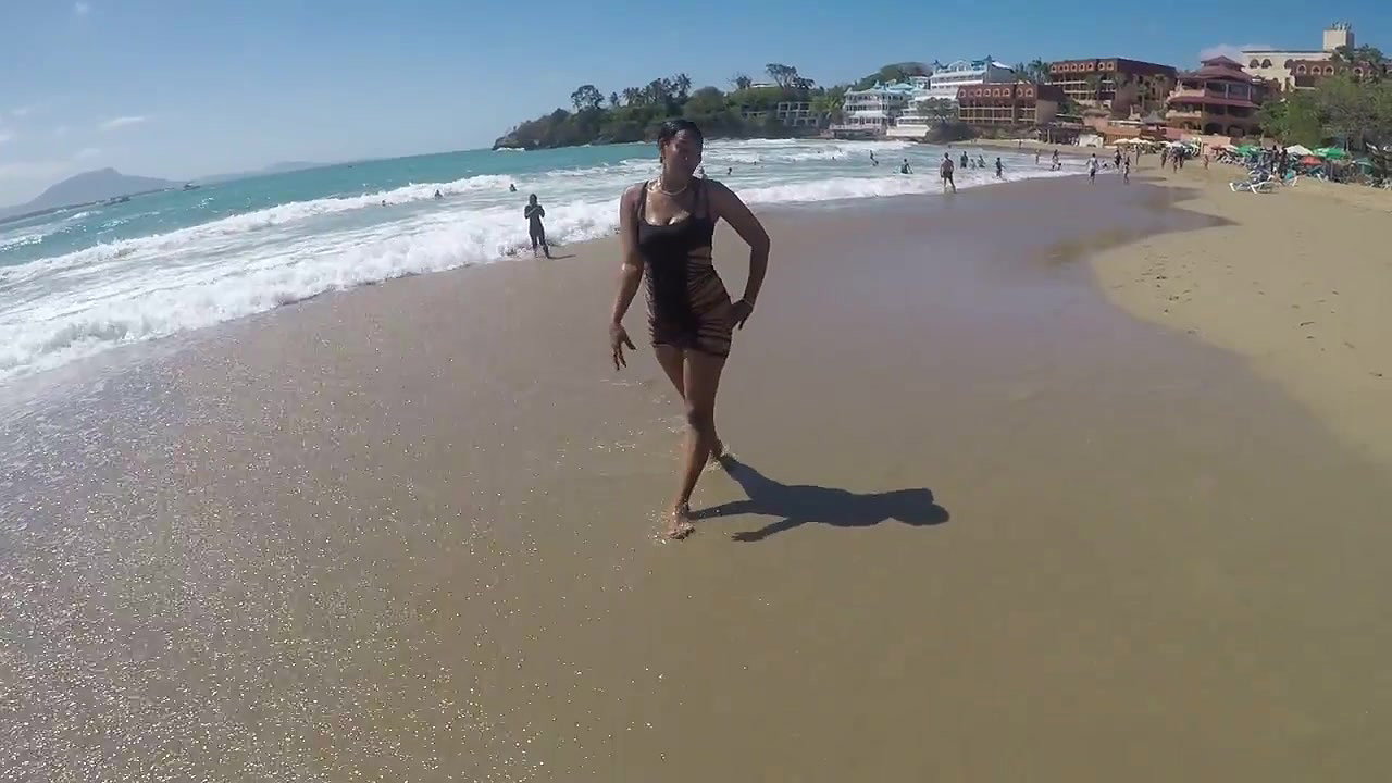 Fedorov shows Mika at sunset beach with big pussylips_f3bb2842