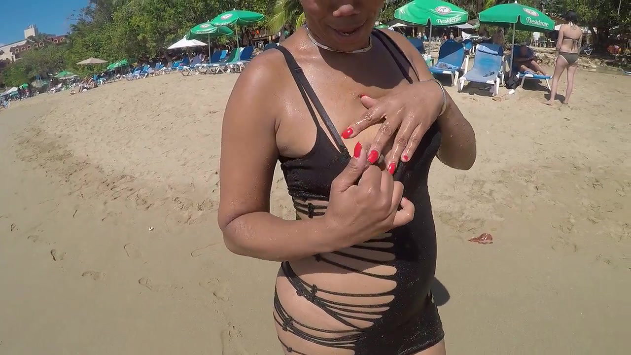 Fedorov shows Mika at sunset beach with big pussylips_f3bb2842