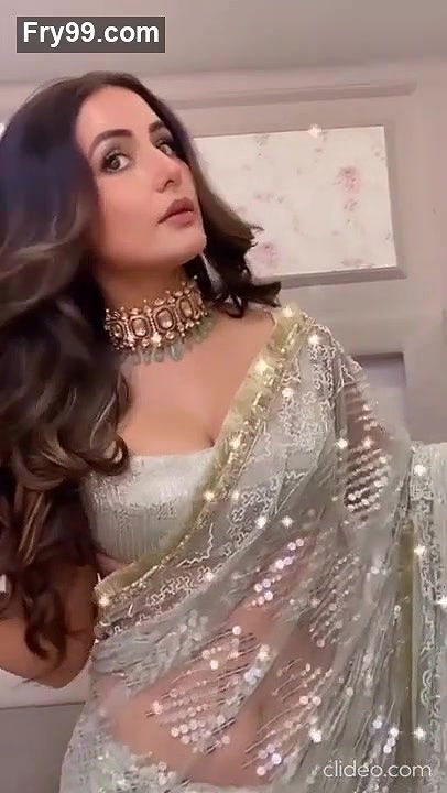 Hina khan Hot Look cleeavage show