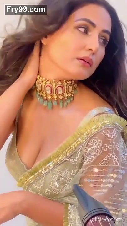 Hina khan Hot Look cleeavage show