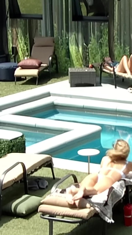 EXTRAWET PUSSY IN PUBLIC Girlfriend loves nude beaches )_d5e39867