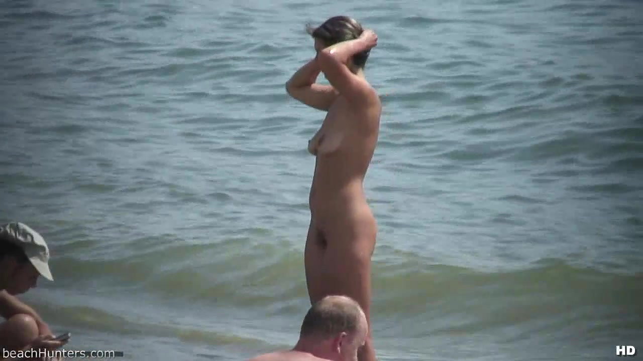 I cum just for the pleasure of feeling free naked on a public beach_8ec092eb
