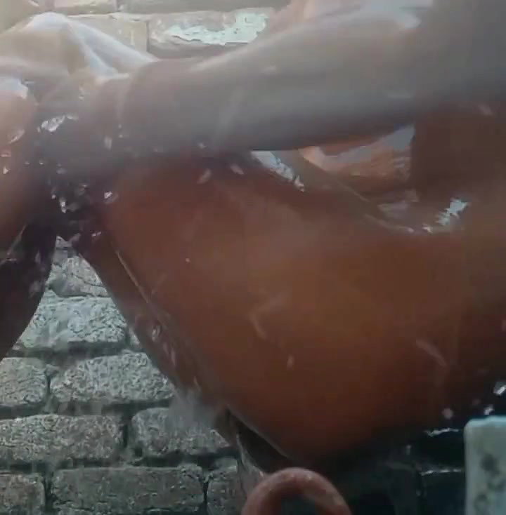 Desi indian Bhabhi hot figer in bathroom first video New Rajni xhmstar video.