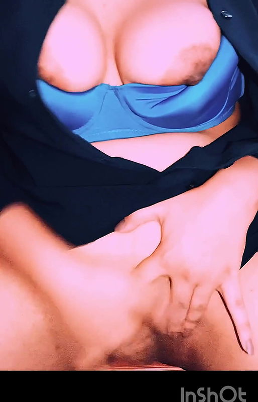 Desi Indian BIg Boobs Bhabhi Doing Fingering Extreme Level.