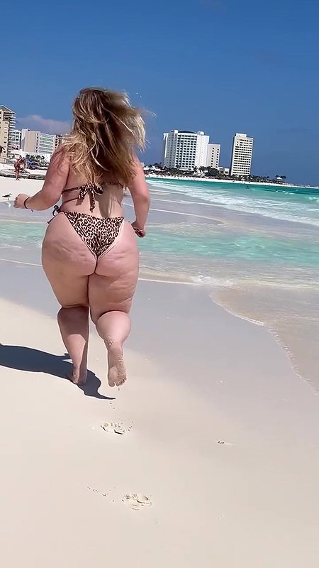 ass massage on the beach_72d5e359