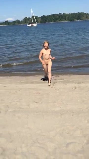 Peachypop34 Fucking dick at a sunset beach_c6fda62e