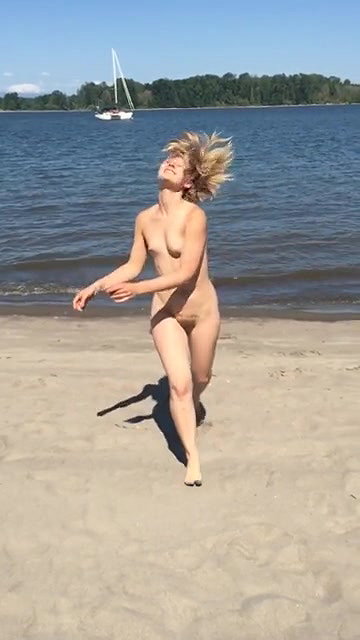 Peachypop34 Fucking dick at a sunset beach_c6fda62e