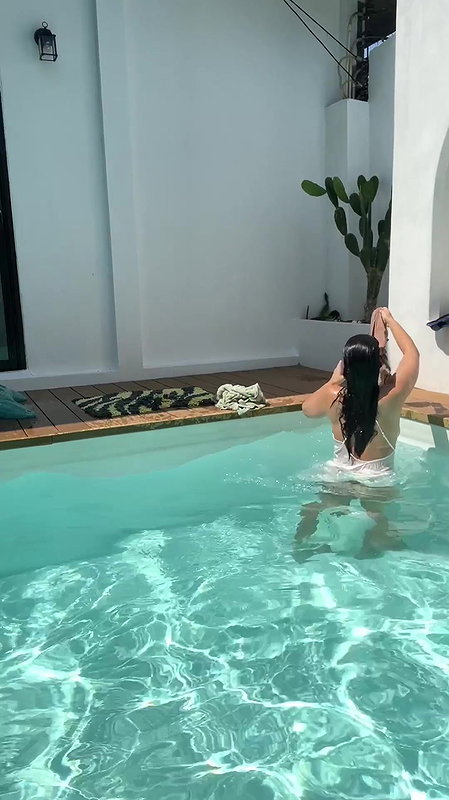 Egyptian big tit teen Linda gets bare on the beach_4dbf5f3f